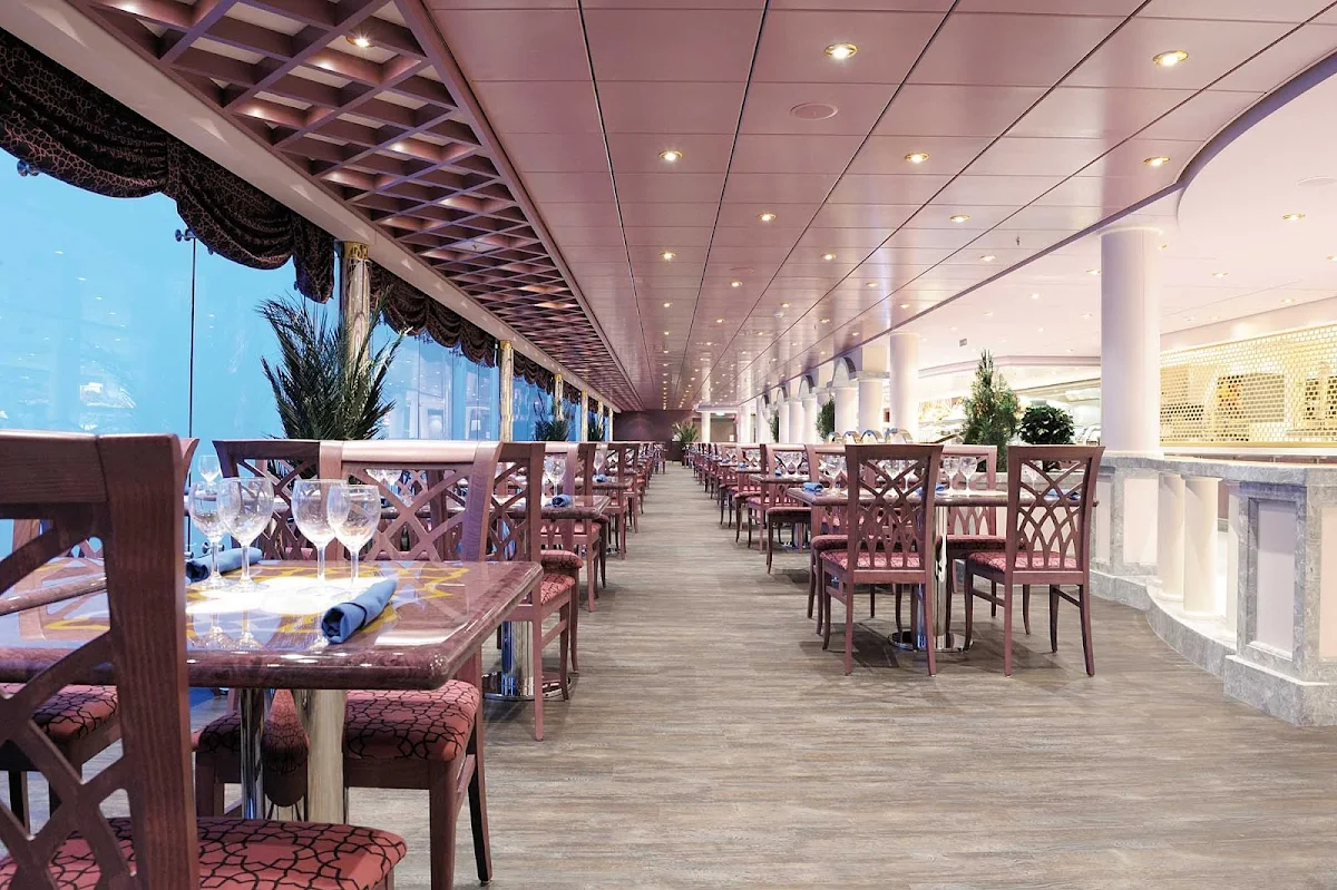 MSC-Poesia-Villa-Pompeiana - Villa Pompeiana, a casual cafeteria, offers MSC Poesia's passengers a relaxed, casual setting and expansive views across the sea. 